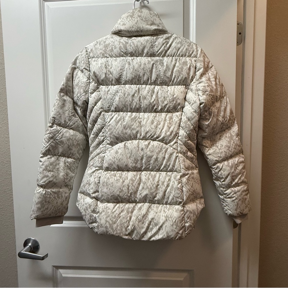 Athleta Down Puffer Jacket Size Small - image 3